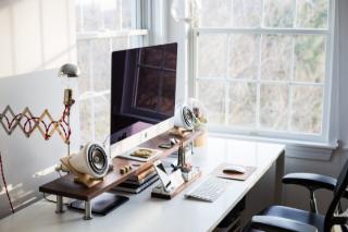 Arbeidsplasser ved vinduet